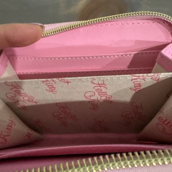 Hello Kitty Pink Gingham Wallet With A Wristlet Strap EUC - Picture 5 of 11